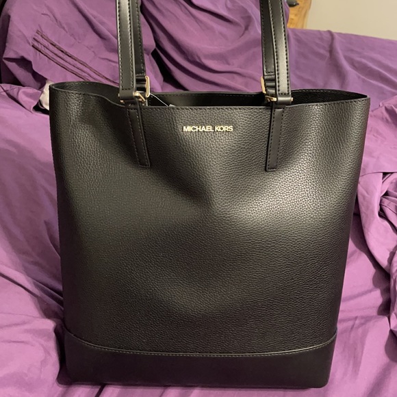 Handbags - Michael Kors purse